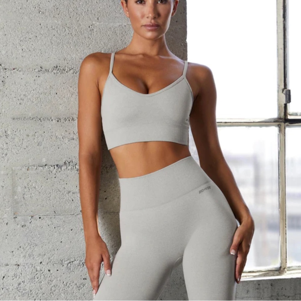 Bo + Tee determination bra in grey size LARGE